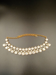 ชุดสร้อยคอและต่างหูประดับพลอยโพลกี้ทรงลูกแพร์ชุบทองคำขาวจาก Amaira Jewels สำหรับผู้หญิง สไตล์คลาสสิกสำหรับงานแต่งงาน เครื่องประดับคุณภาพสูง - Product Image 6