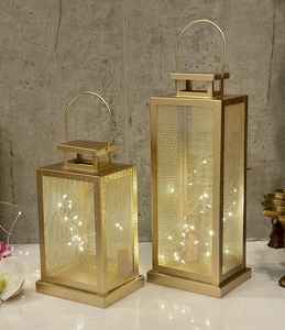 Lanternes décoratives en maille dorée de qualité supérieure (combo grand et petit) Ensemble de lanternes dorées géométriques modernes avec lumières LED féériques - Product Image 3