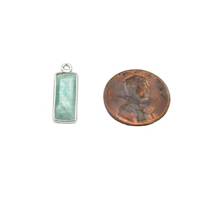 Pendentif rectangulaire à facettes en alliage de zinc plaqué or avec amazonite, serti style chrétien, pour la fabrication de bijoux - Product Image 1