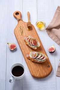 Tabla de servir de madera con asa, bandeja pulida para queso, tabla para cortar pan para fiestas y cocina - Product Image 3