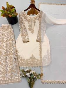 Ensemble prêt-à-porter entièrement cousu en faux georgette avec broderies et sequins de créateur, comprenant un haut, une jupe et un dupatta. - Product Image 5