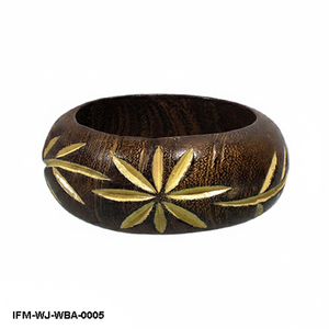 Bracelet manchette artisanal en bois antique, bois foncé, avec incrustation florale dorée, bijoux tribaux bohèmes pour femme - Product Image 1