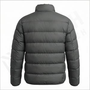 Veste matelassée légère sans manches personnalisée en gros Veste matelassée à capuche épaisse et brillante pour hommes en duvet de canard en plumes - Product Image 3