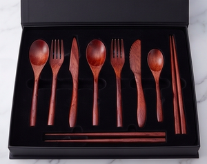 Juego de cubiertos de madera moderno, diseño minimalista y sencillo, acabado mate, ecológico, para uso en campamentos, fiestas y hoteles. - Product Image 3