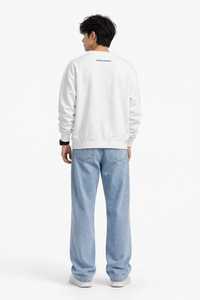 เสื้อสเวตเชิ้ตคอกลมสีขาวทรงปกติสำหรับผู้ชาย ยี่ห้อ ONETEN ผ้าฝ้าย แขนสั้น ไม่มีโลโก้ด้านหน้า สวมใส่สบาย เป็นมิตรกับสิ่งแวดล้อม - Product Image 2