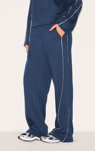 Women's Red Full Sleeve Tracksuit <b>Set</b> Crew Neck Loose Fit Solid Color Casual <b>Lounge</b> Wear With Side Pockets - Product Image 4