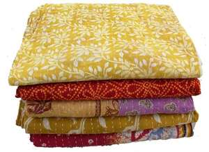 Colcha Reversible Bohemia de Algodón Vintage con Bordado Floral Gudri Kantha Hecha a Mano de Bangladesh, Venta al por Mayor - Product Image 6