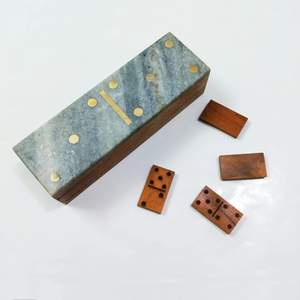 Jeu de dominos en bois fait main avec couvercle à points en laiton et boîte de rangement en résine - Product Image 3