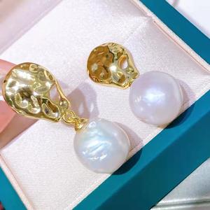 Boucles d'oreilles pendantes fines de style rétro de luxe léger, perles d'eau douce rondes de 10-11 mm, sans défaut - Product Image 4