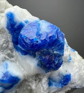 Espécimen de Cristal Azul Natural de Badakhshan, Afganistán, Mineral Raro, Pieza de Exhibición para Coleccionistas, Alta Calidad - Product Image 1