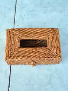 Boîte à mouchoirs en bambou artisanale, best-seller indonésien, style bohème, couvercle rectangulaire tissé, détail noué, brun naturel - Product Image 2