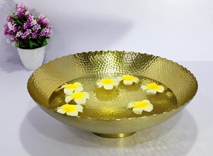 Bol Urli en métal durable, style antique, pour Diya flottant et fleurs, idéal pour la décoration des temples - Product Image 3