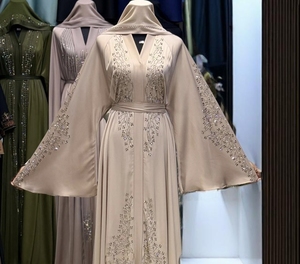 Abaya Modeste de Dubaï à Manches Longues Perlée et Pailletée, Traditionnelle, Faite à la Main, pour Mariage, en Polyester Respirant, Col en V – Grande Vente - Product Image 1