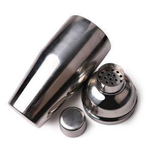 Juego de Coctelera Moderna de Acero Inoxidable Bold Blossom con Capacidad de 750 ml, Hecho a Mano y Reutilizable, Diseño Ecológico y Duradero - Product Image 3