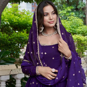 Salwar brodé violet avec dupatta, longueur ras du sol, tenue traditionnelle de créateur pour femmes, idéal pour les fêtes et les occasions spéciales - Product Image 1