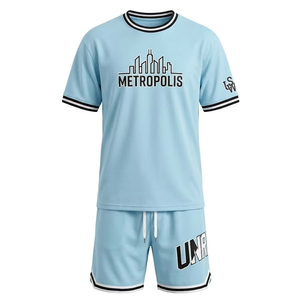 Ensemble 2 pièces pour homme : T-shirt décontracté à manches courtes imprimé et ensemble de survêtement avec logo brodé - Product Image 1