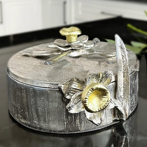Tazón de Servir de Aluminio con Diseño de Flor y Tapa, Altamente Funcional, Plateado, Redondo, para Frutos Secos - Product Image 1