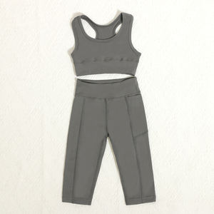 Conjunto de yoga de alta calidad para niños, sin espalda, estilo boutique, ropa deportiva de verano para niños, estilo racerback, conjuntos de yoga para niñas pequeñas. - Product Image 5