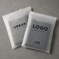 Sacs à fermeture éclair en PE mat givré, durables, de taille personnalisée, réutilisables, imperméables, pour l'emballage de vêtements, t-shirts, chaussettes, sous-vêtements