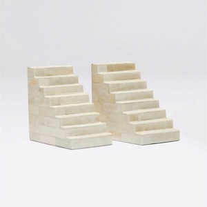 Sculpture de pyramide en bois de mangue noire Unique, décor de Table indien et articles ménagers disponibles en os et en résine - Product Image 3