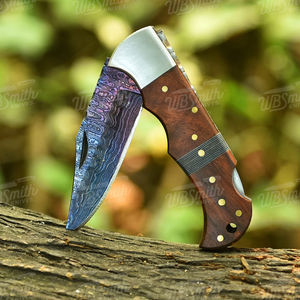 Cuchillo Plegable Artesanal de Cobre Damasco con Mango de Cuerno de Carnero y Madera de Palisandro, Cuchillo de Bolsillo para Camping, Personalizado para OEM - Product Image 3