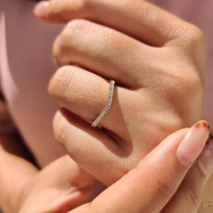 Bague de mariage empilable en or massif 14 carats, design vague de luxe avec diamants de laboratoire, courbée, certifiée IGI, élégante alliance éternité, prix de gros - Product Image 5
