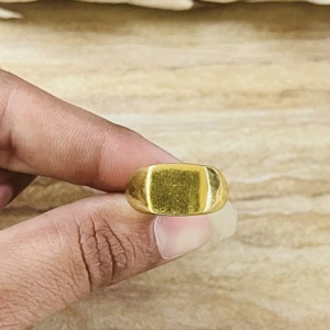 Bague Chevalière Classique pour Homme en Laiton Plaqué Or 18K, Forme Carrée, Style Minimaliste, Certifiée, Vente en Gros OEM - Product Image 2