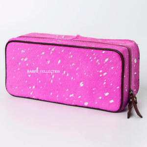Bolso de mano rectangular para mujer en piel sintética rosa con acabado salpicado, cierre de cremallera, estructurado, para la noche o viajes. - Product Image 4