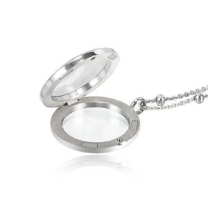 Colgante de Moissanita Flotante, Collar con Medallón Grabado en Plata, Nuevo Regalo para Abuela - Product Image 3