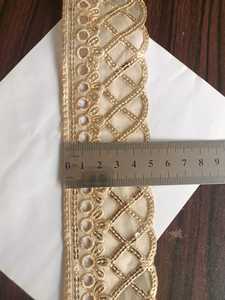 Vente en gros de bande de dentelle à sequins de 5 cm en polyester avec insertion de motif ajouré doré, approvisionnement en vrac pour robes de fête, personnalisation OEM ODM - Product Image 2