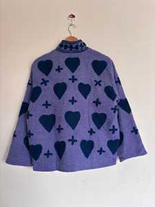 เสื้อแจ็คเก็ตสีม่วงลายหัวใจเลาเวนเดอร์ งานแฮนด์เมด ดีไซน์ทรงบ็อกซี่ ของขวัญสำหรับเธอ เหมาะกับชุดลำลอง - Product Image 1