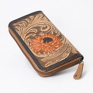 Portefeuille bifold en cuir de vachette pour femme, style western, gravé au laser - Product Image 4