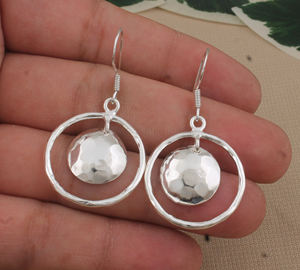 Boucles d'oreilles pendantes en argent sterling 925, motif floral ajouré exquis, style palais antique, bijoux de luxe pour mariage - Product Image 2