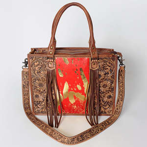Sac fourre-tout bohème en cuir véritable avec franges, motif floral gravé, patch rouge et or, fermeture éclair - Product Image 1