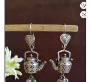 Juego de pendientes plateados oxidados de moda para mujer, ideales para uso casual, estilo étnico indio, oficina y fiestas. - Product Image 1