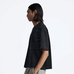 เสื้อยืดครอปทรงปกติสำหรับผู้ชาย ผ้าฝ้าย 100% ดีไซน์เรียบง่าย เป็นมิตรกับสิ่งแวดล้อม ระบายอากาศได้ดี เหมาะสำหรับใส่ลำลองทุกฤดูกาล - Product Image 3