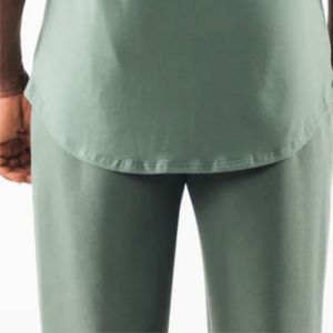 Débardeur élégant pour homme avec logo personnalisé, idéal pour le fitness et les looks décontractés urbains – Débardeur homme de haute qualité - Product Image 5