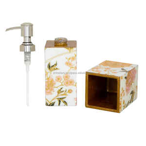 Juego de Baño de Resina Pintado a Mano por Diseñador, Modelo Love, Impermeable, Organizador 4 en 1 para Baños Modernos y para Regalo - Product Image 5