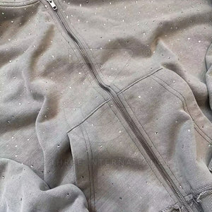 Venta al por mayor de fábrica: Sudaderas con capucha de invierno para mujer con pedrería y logo frontal, 100% algodón, transpirables y ecológicas, con envío rápido. - Product Image 4