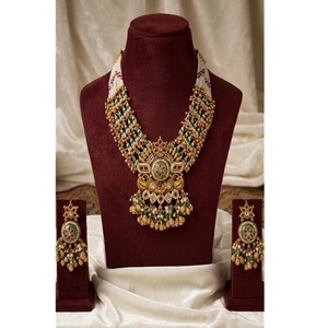 Magnifique ensemble collier et boucles d'oreilles en moissanite plaqué or de qualité supérieure, style Rajwadhi, pour collection de mariage. - Product Image 2