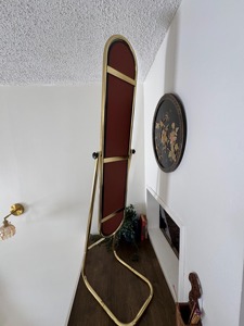 Espejo de pie moderno con marco dorado y base, elegante espejo de suelo ideal para dormitorio, sala de estar y decoración de interiores, procedente de la India. - Product Image 2