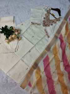 Traje Salwar de Seda India de Diseñador, Moderno y de Alta Gama, con Bordado Exclusivo, para Mujer, Ideal para Fiestas y Eventos Étnicos - Product Image 2