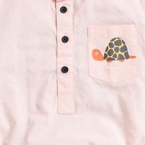 Polka Tots Mameluco de camisa de media manga con pegatina de tortuga De bolsillo-melocotón - Product Image 3