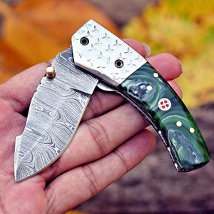 Cuchillo Plegable de Acero Damasco Nordic Forge con Mango de Resina, Funda para Transporte Vertical, Cuchillo de Bolsillo EDC para Caza y Camping, OEM/ODM - Product Image 1