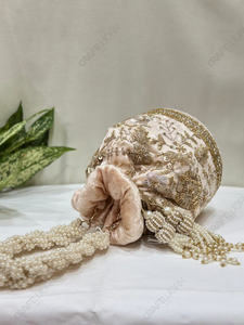 กระเป๋ากำมะหยี่บลัชออนประดับด้วยดอกไม้ zari ประดับด้วยไข่มุกประดับพู่สำหรับเทศกาลอุปกรณ์เสริมมือจับสำหรับเจ้าสาว - Product Image 3