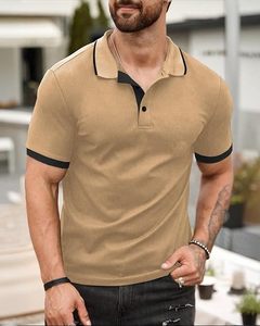 Polo de moda para hombre en color sólido, 3 botones, cuello con placa en contraste, mezcla de poliéster/algodón, deportivo, informal, de manga corta. - Product Image 2