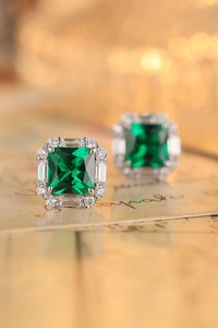 Pendientes de Diamantes con Corte Esmeralda Plateados en Rodio para Mujer, con Piedra Verde, Estilo Clásico, Joyería de Boda - Product Image 3