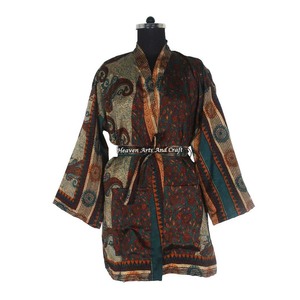 KS014 Kimono court vintage en soie de sari à manches courtes, robe de chambre bohème, robe de demoiselle d'honneur vintage, style bohème - Product Image 1