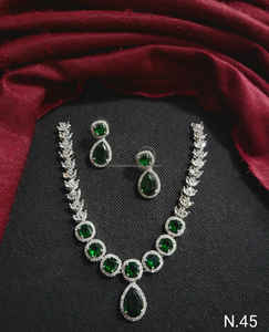 Forme de feuille élégant diamant américain plaqué argent goutte d'eau conception Simple collier clouté avec ensemble de bijoux de boucles d'oreilles assorties - Product Image 2