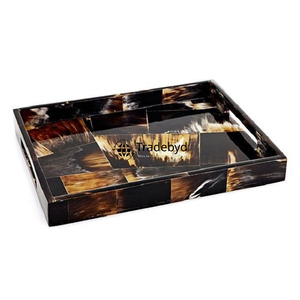 Bandeja de Servir Moderna de Diseño, Hecha a Mano, Móvil, para Mesas de Comedor, por Tradebyd - Product Image 1